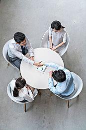 《黎明杀机》“生化危机篇”DLC今日发布 追踪者化身屠夫